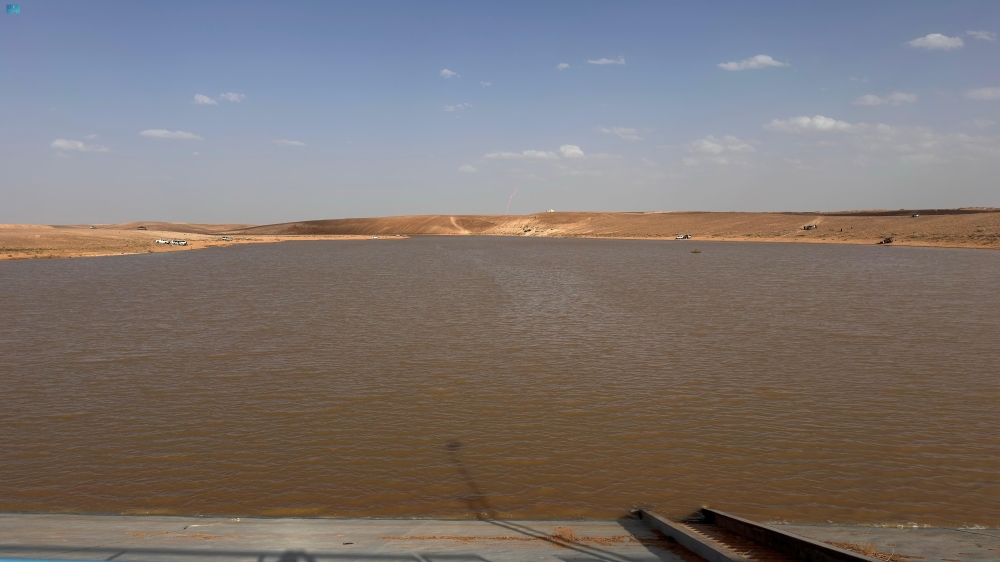 صور|-سد-وادي-طريف-يجذب-المتنزهين-بعد-الأمطار-الغزيرة