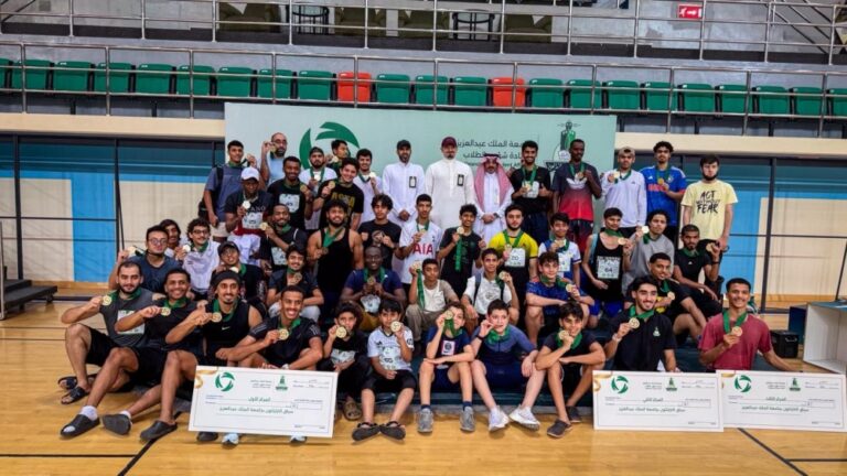 جامعة-الملك-عبدالعزيز-تتوج-الفائزين-ببطولة-الترايثلون-الجامعية