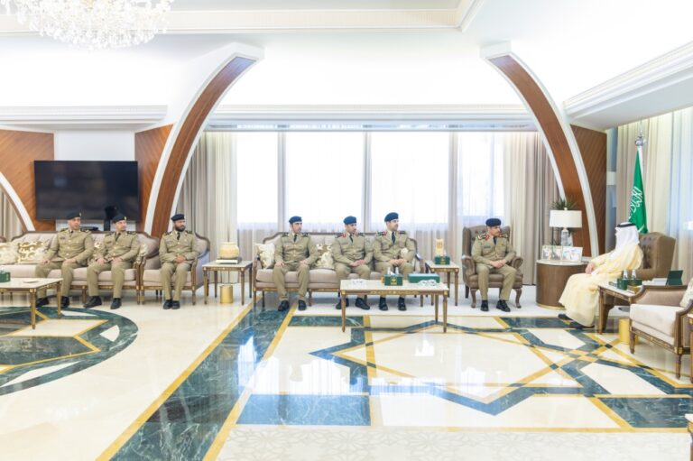 أمير-الشرقية-يستقبل-قائد-أمن-المنشآت-بالمنطقة-ويطّلع-على-أبرز-الجهود