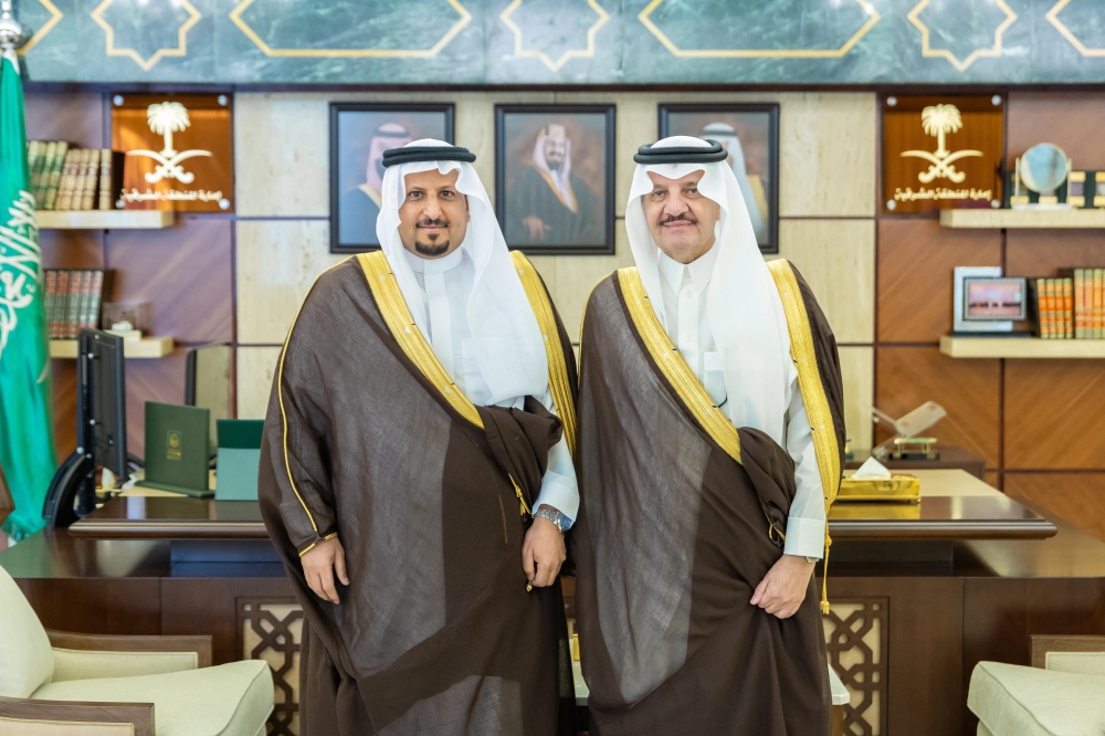 أمير-الشرقية-يستقبل-مدير-التحريات-الإدارية-بالمنطقة-بمناسبة-ترقيته