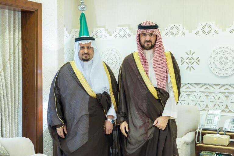 نائب-أمير-الشرقية-يهنئ-مدير-التحريات-الإدارية-بالمنطقة-بمناسبة-ترقيته