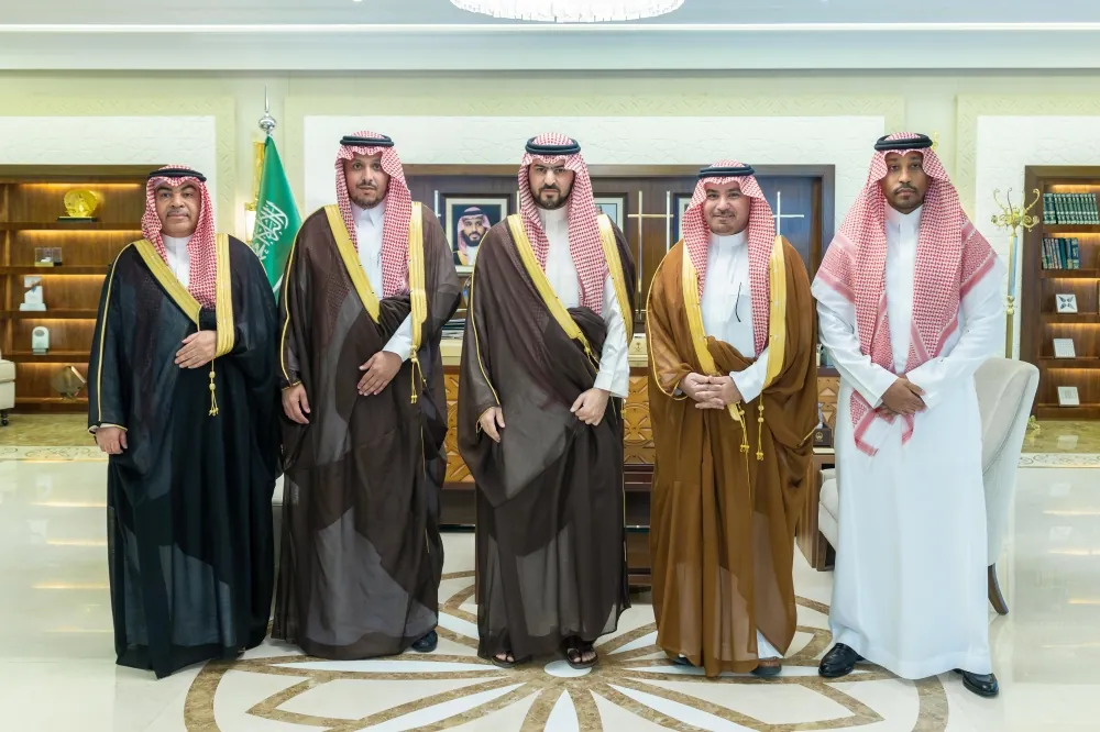 نائب-أمير-الشرقية-يستقبل-نادي-النهضة-بمناسبة-صعود-فريق-السيدات-للدوري-الممتاز