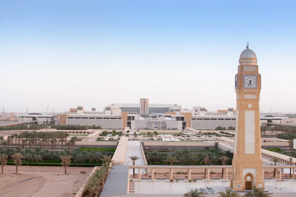 تمديد-التقديم-على-“مِنح-التميُّز”-للدراسات-العليا-بجامعة-الأميرة-نورة